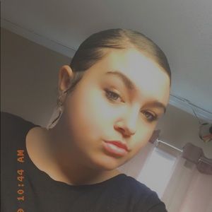 Meet your Posher, Nola